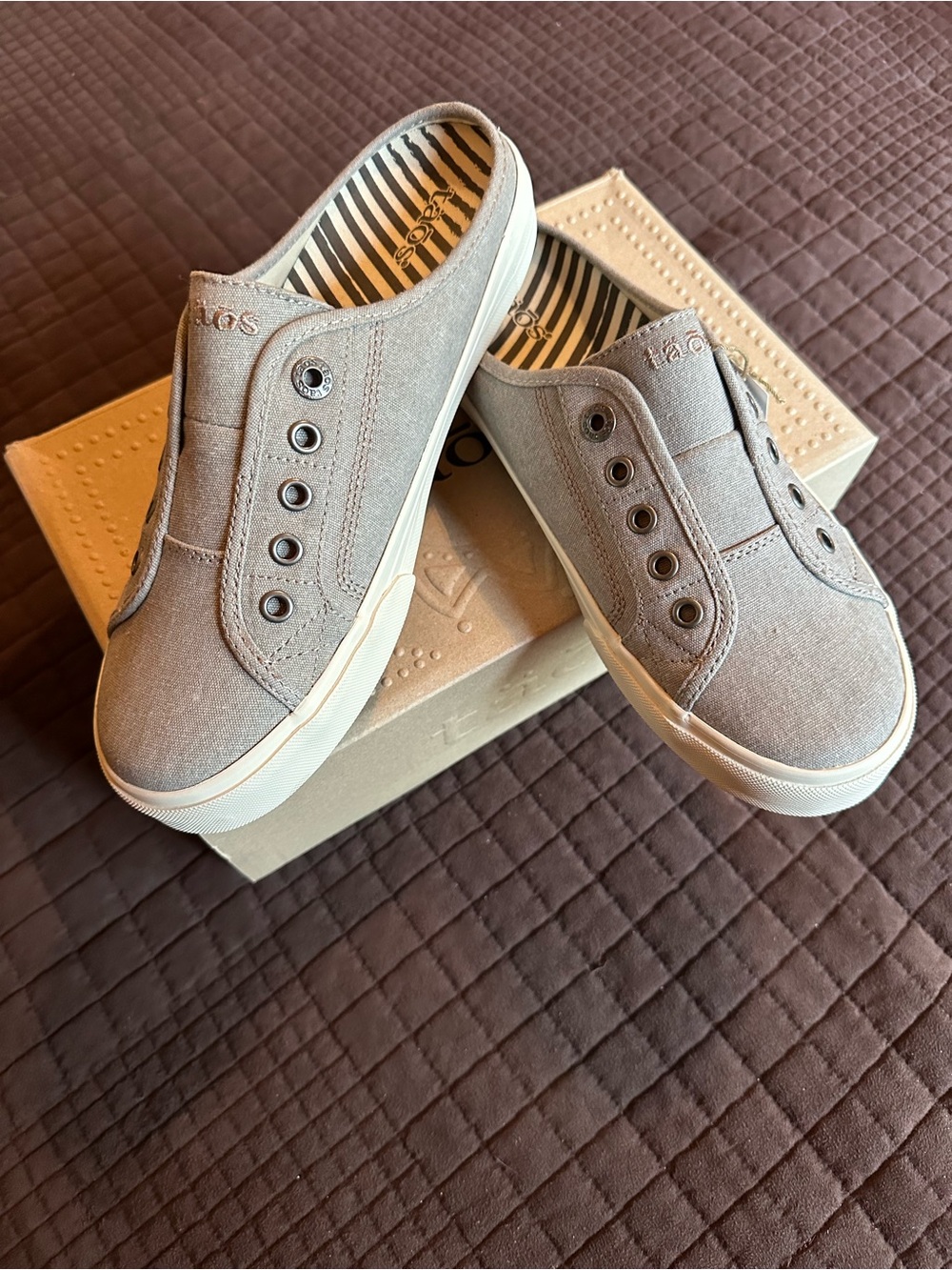 Taos Footwear EZ Soul Slip-On Sneakers in Light Gray and White